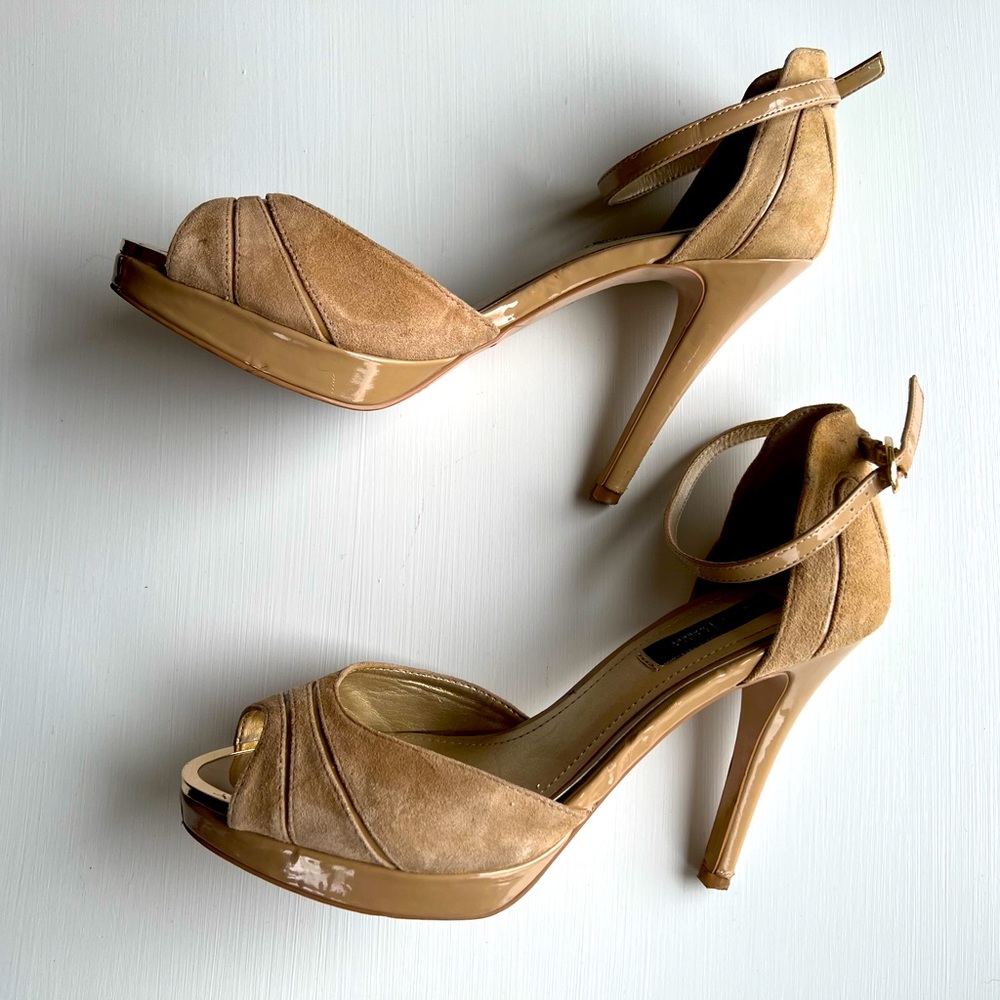 White House Black Market Women’s Size 8.5 Heels Tan with Gold Trim Pumps